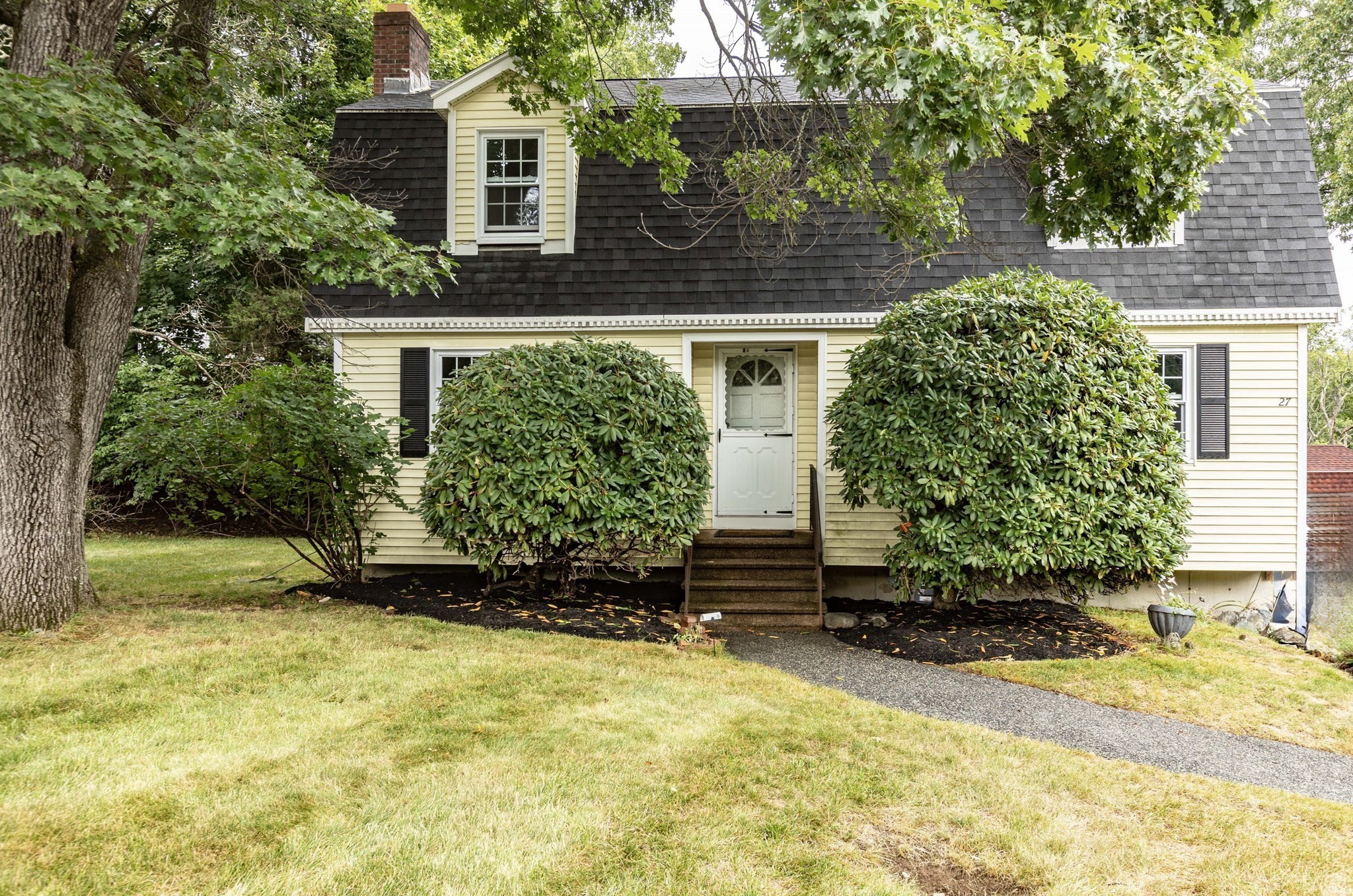 27 Sylvanus Wood Ln, Woburn, MA 01801