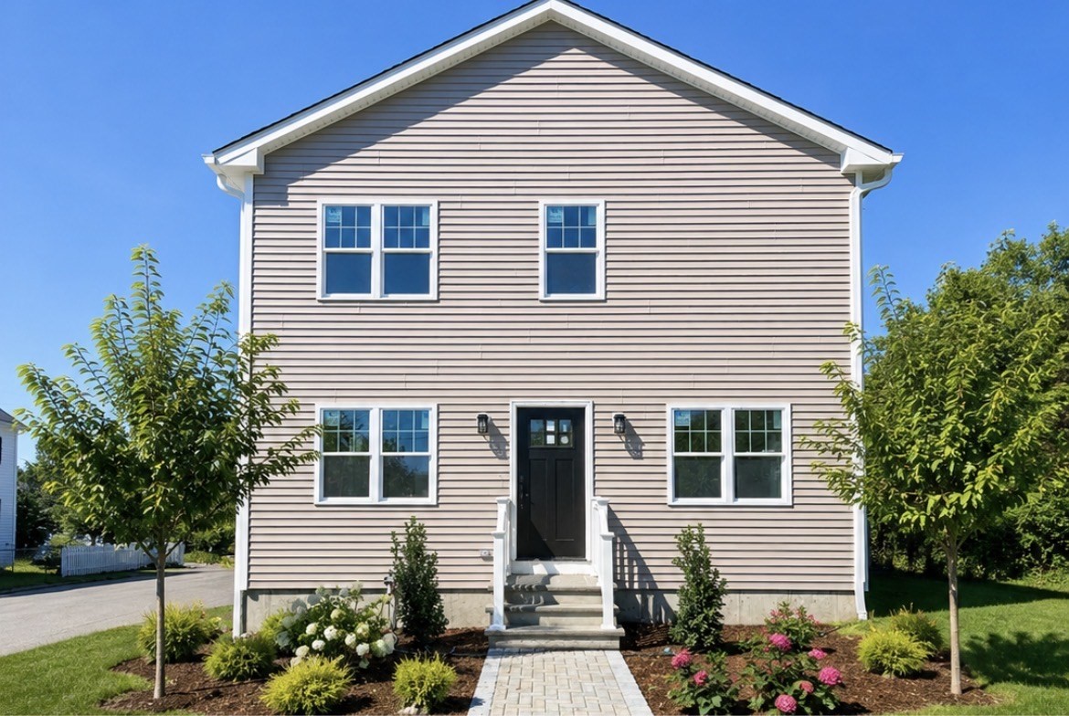 45 County St, Blackstone, MA 01504