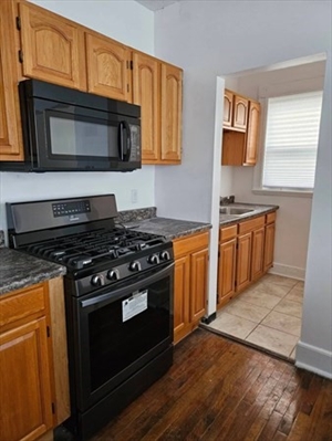 8 Astoria St, Apt 2