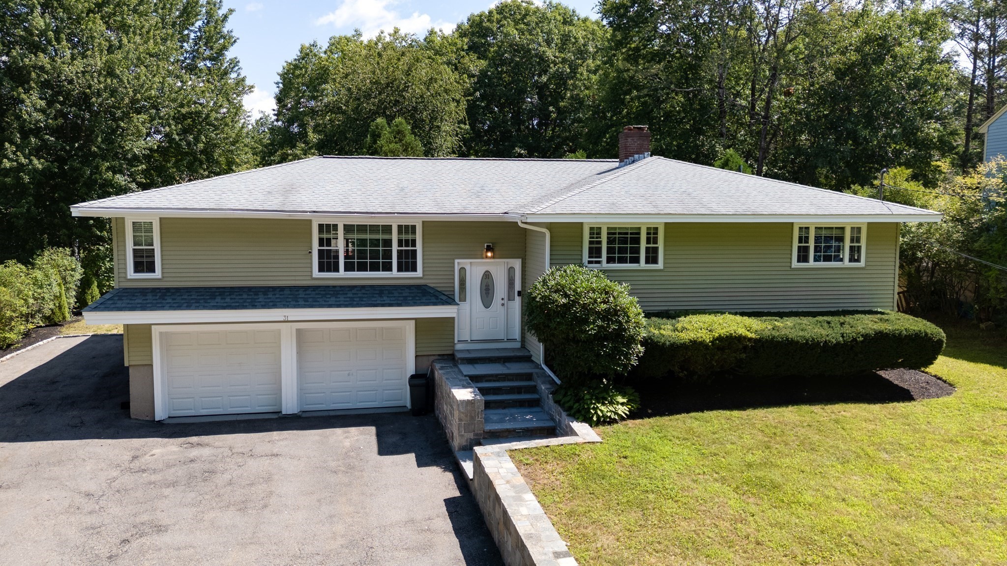 31 Lakeshore Dr, Hudson, MA 01749