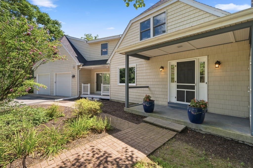 5 Locust St, North Reading, MA 01864