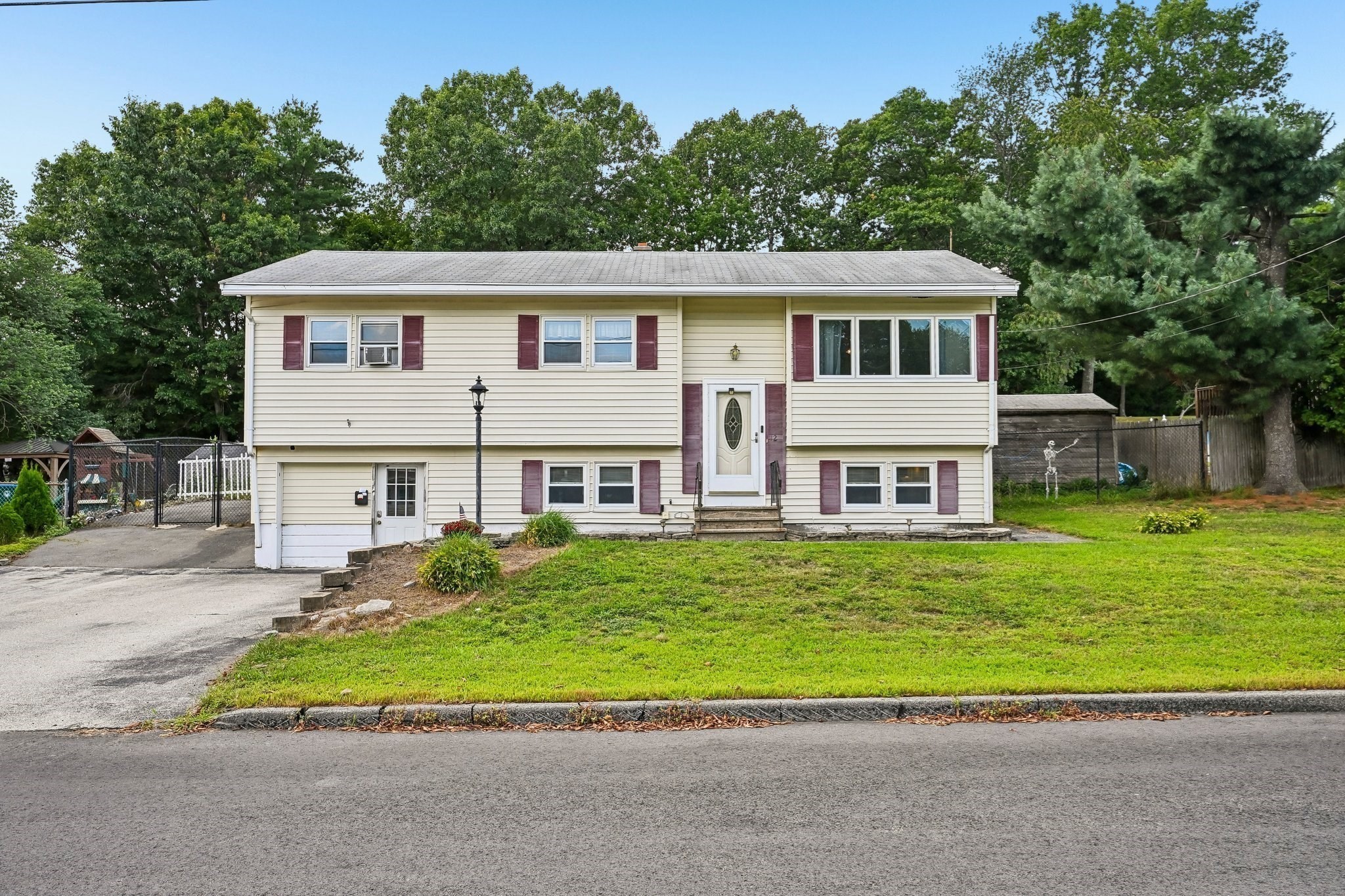 12 Barnard Rd, Lawrence, MA 01843