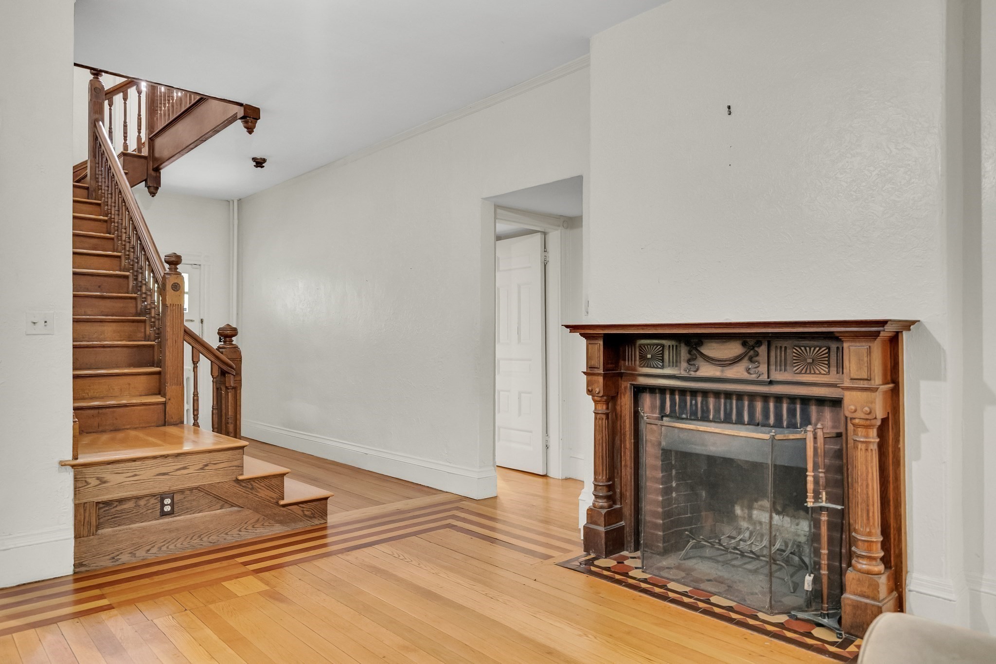 16 Harris St, Brookline, MA 02446 - Image 2