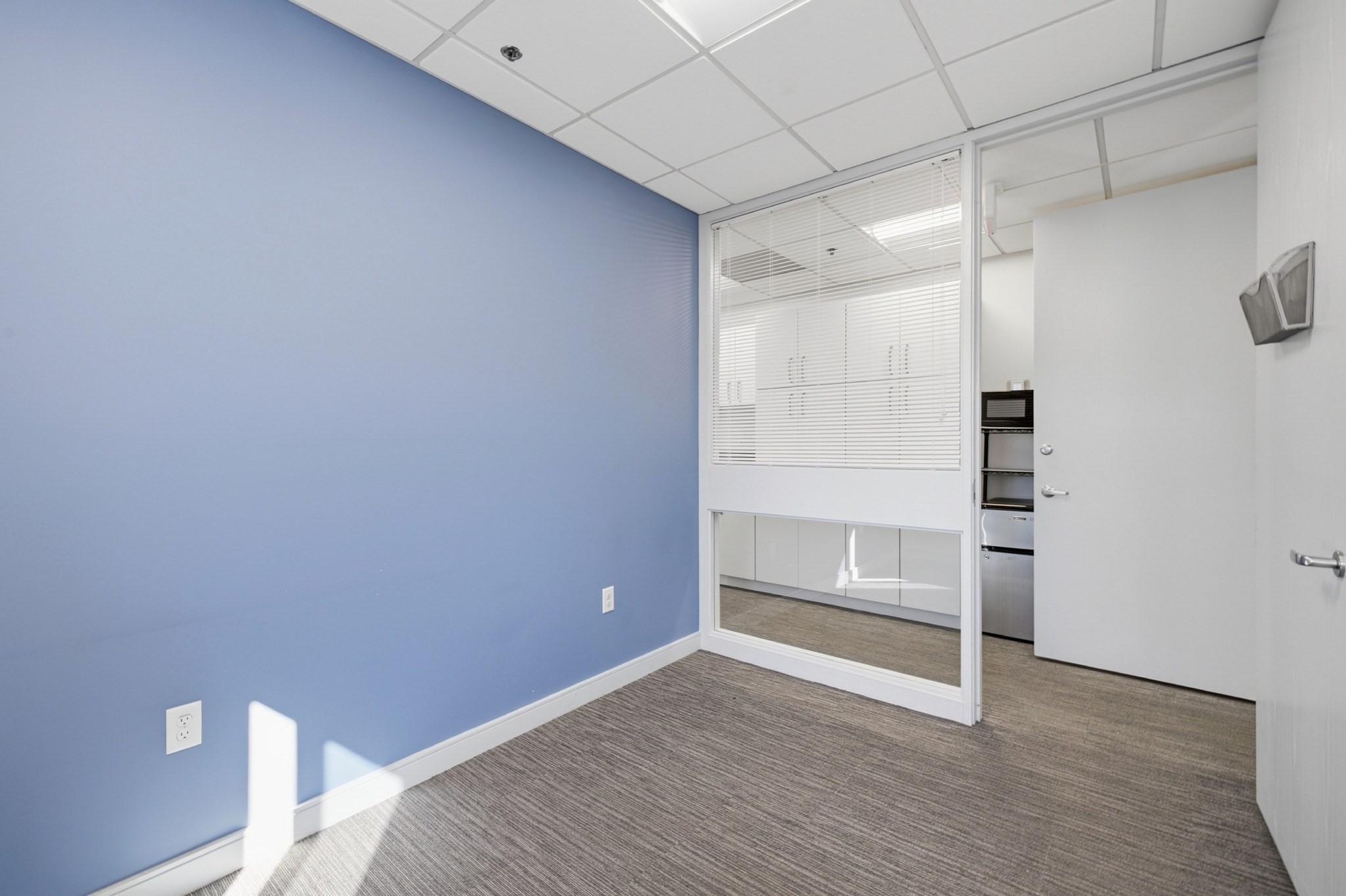 63 Shore Rd Unit 32, Winchester, MA 01890 - Image 13