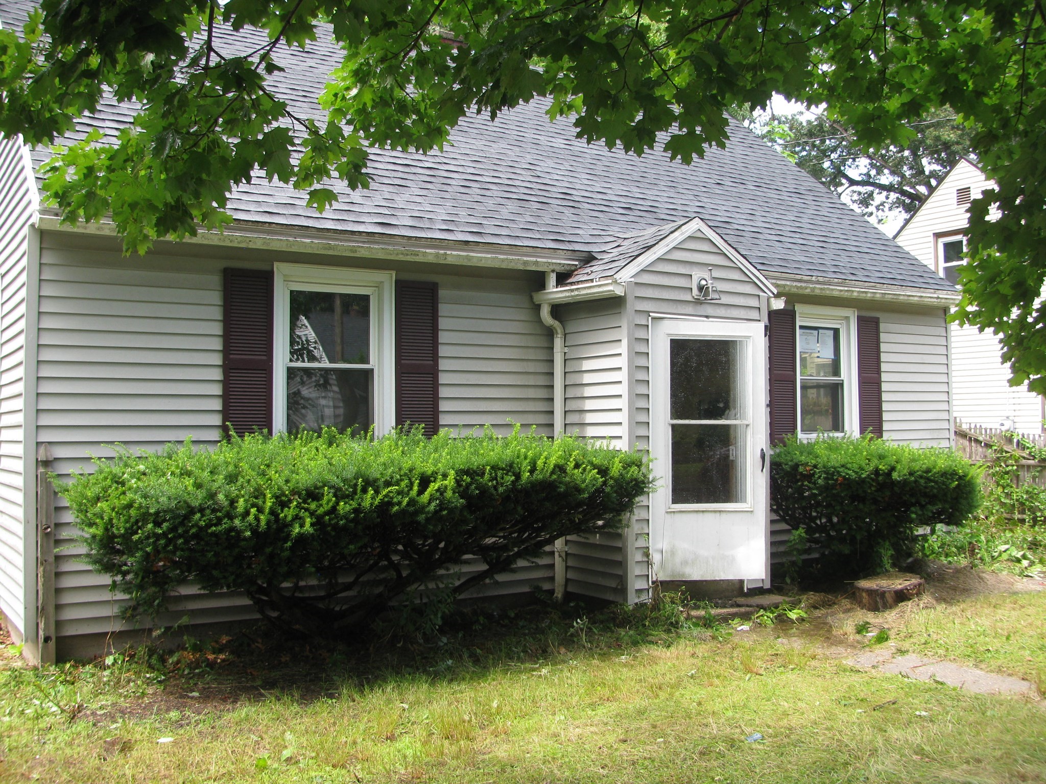 86 Pheland St, Springfield, MA 01109