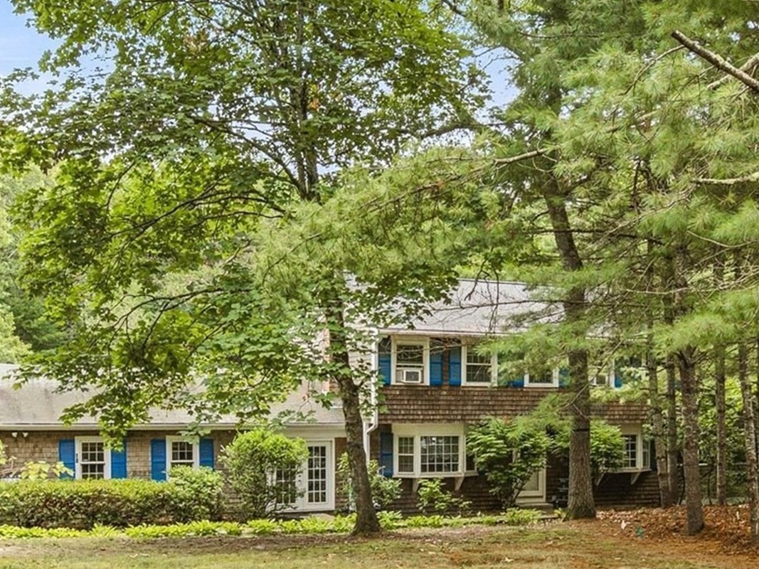18 Constitution Dr, Plymouth, MA 02360