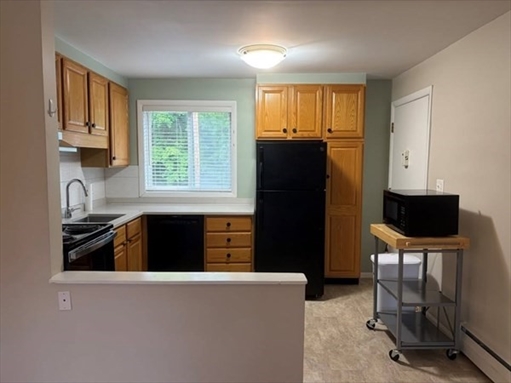 81 Lionel Ave, Apt C