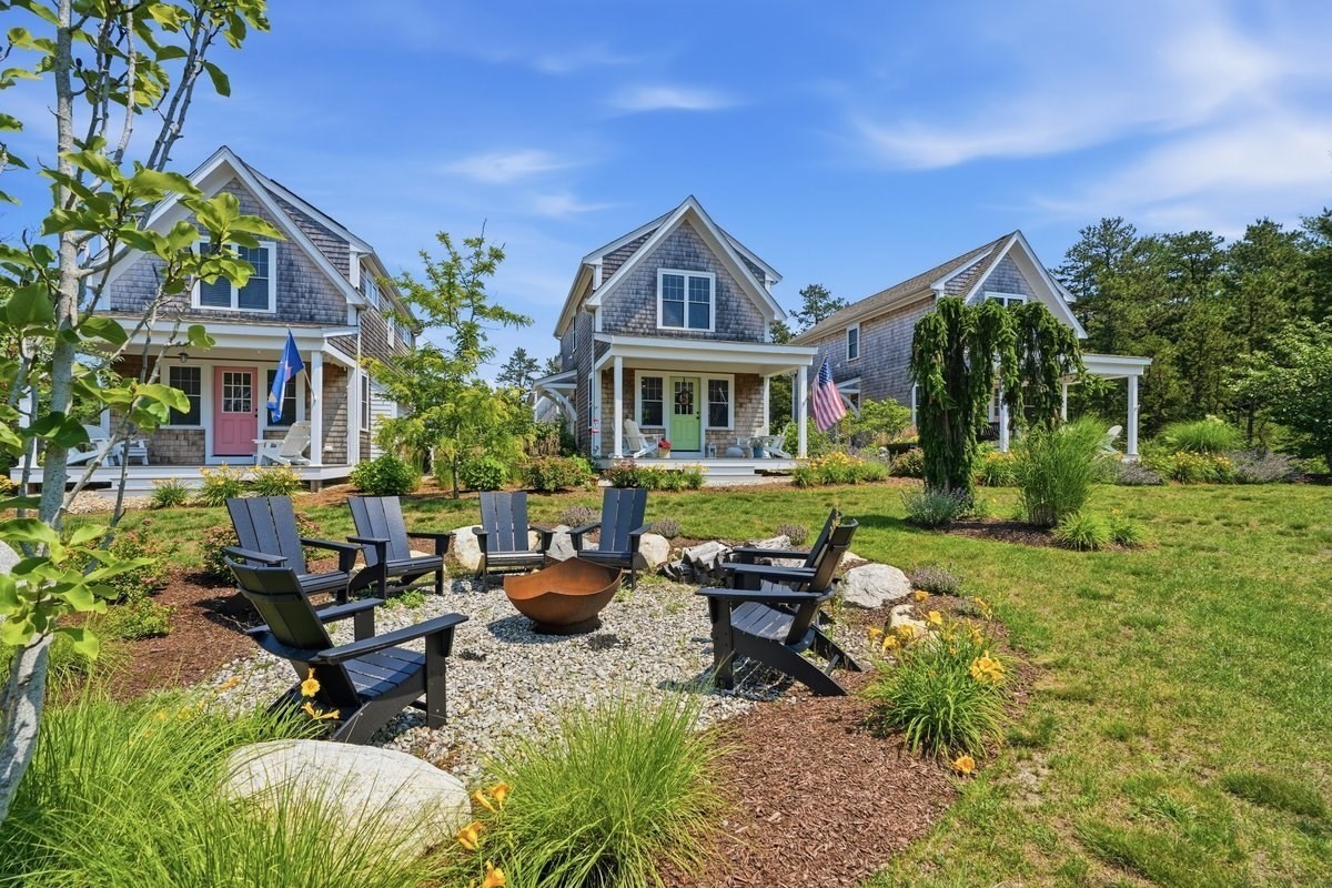 3 Moonlit Trl, Plymouth, MA 02360