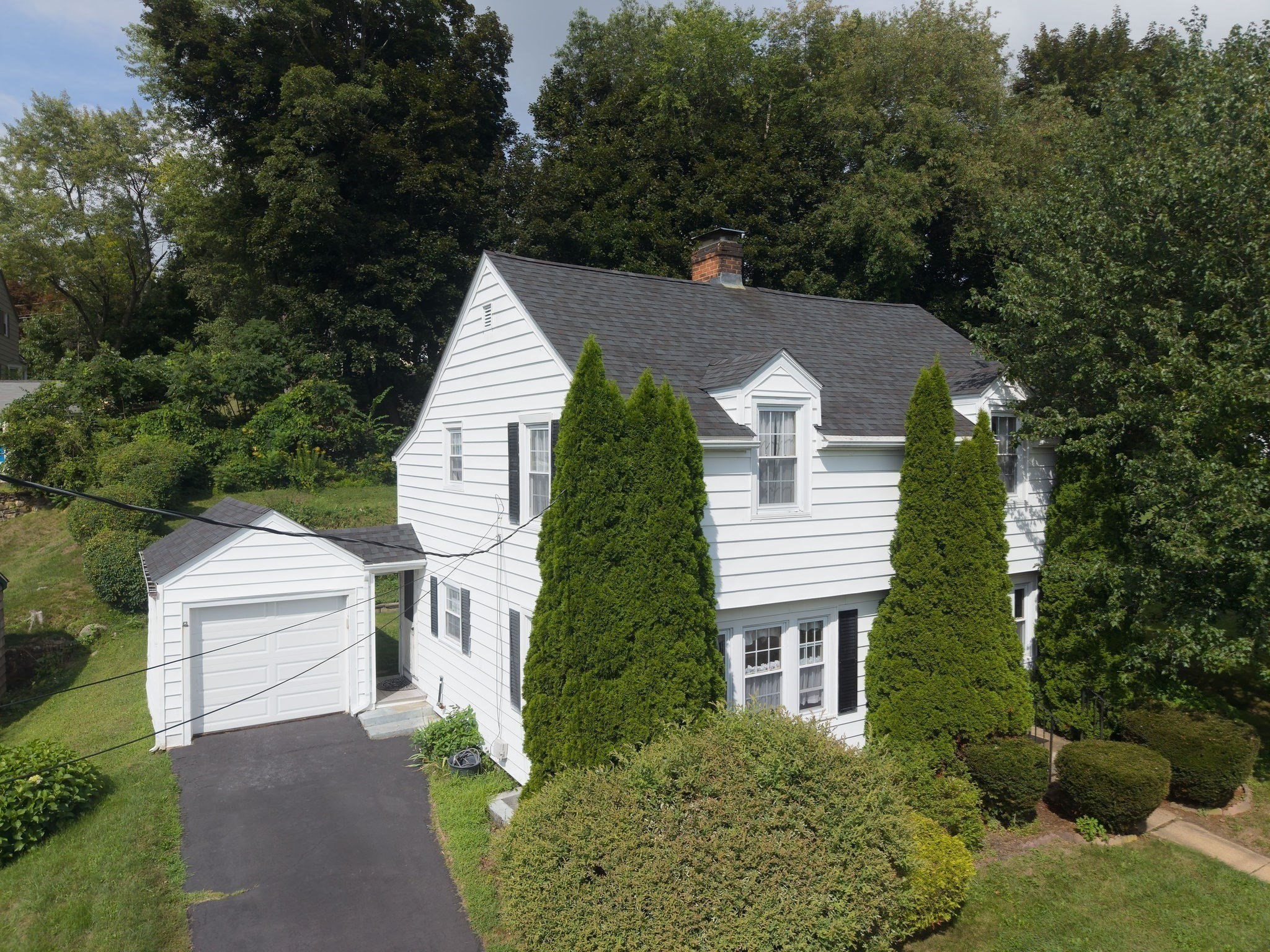 25 Westwood Pkwy, Southbridge, MA 01550