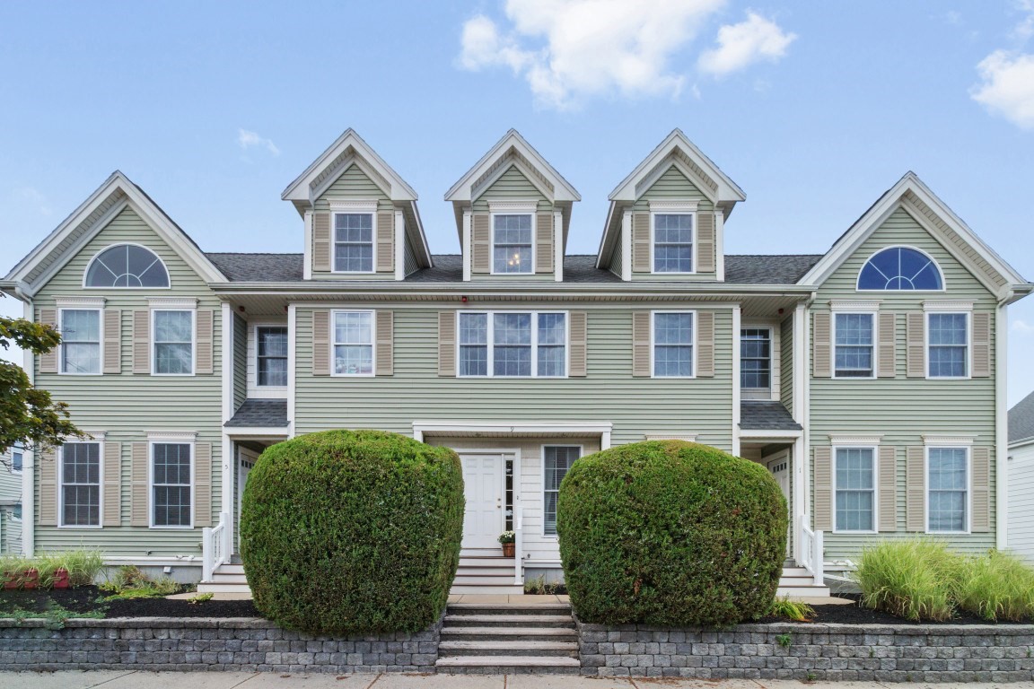 9 Russell St Unit 3, Waltham, MA 02453