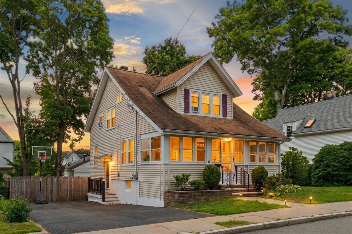 24 Nichols St, Norwood, MA 02062