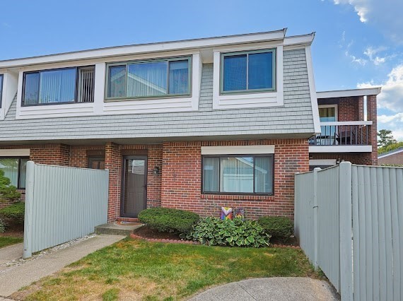 93 Rosewood Dr Unit 93, Stoughton, MA 02072