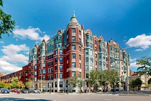4 Charlesgate E, Apt 406