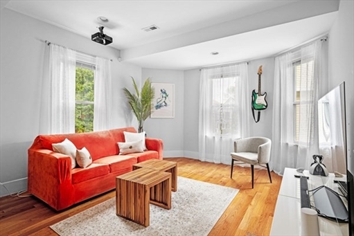 33 Plainfield St, Apt 2