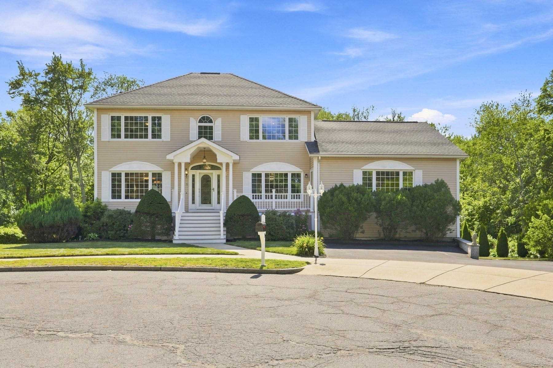 9 Sullivan Cir, Stoneham, MA 02180