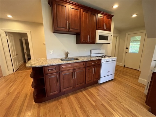 90 Lyndhurst St., Apt 5