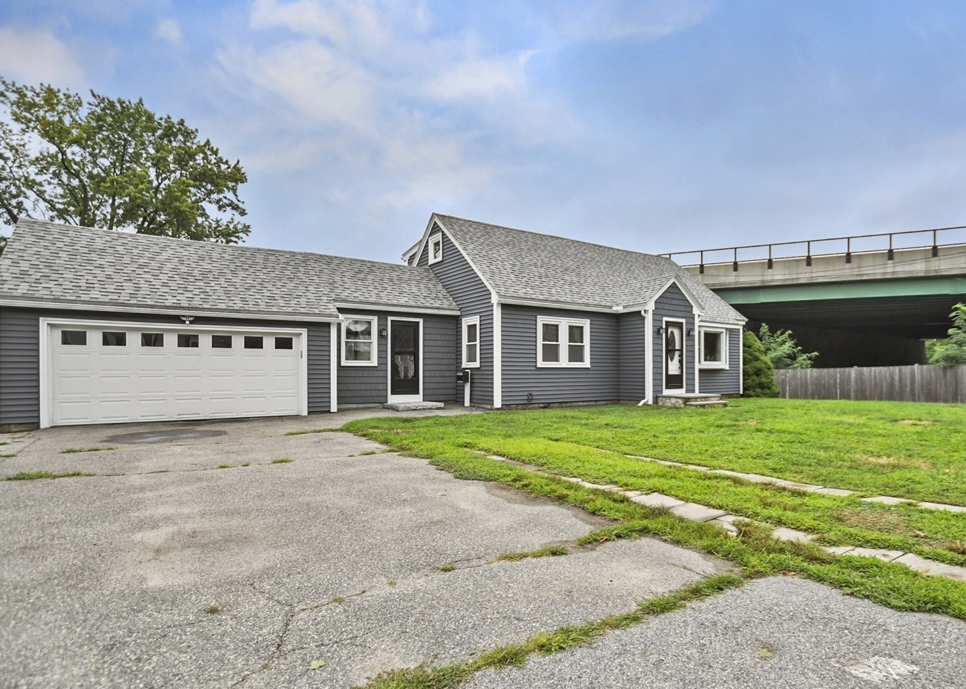 1070 Riverside Dr, Methuen, MA 01844