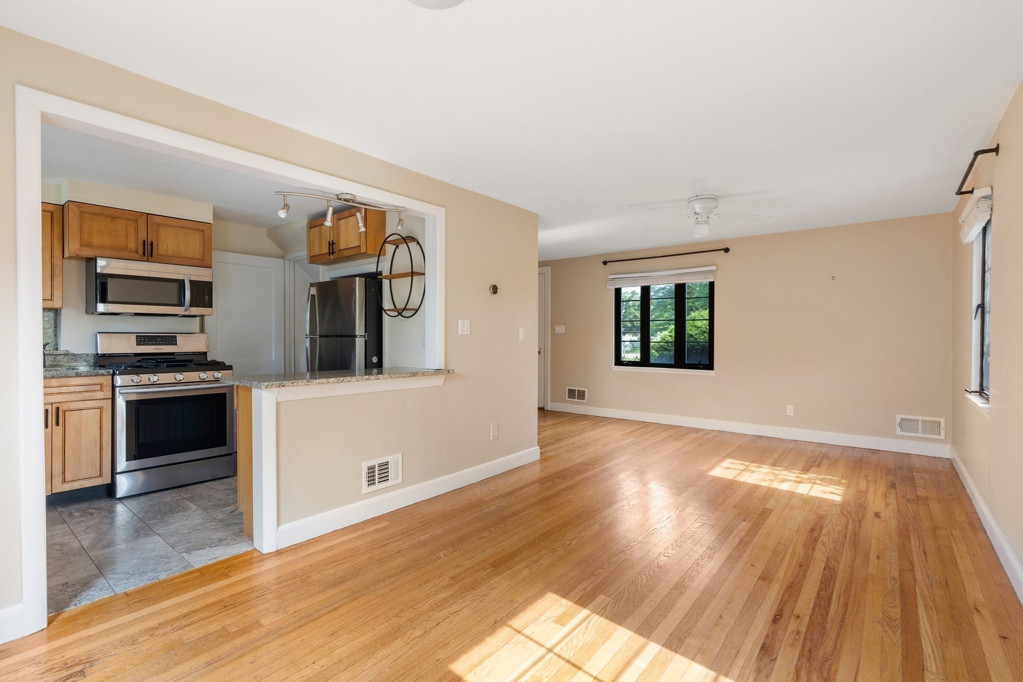 956 Belmont Unit 956 20472 - Image 3