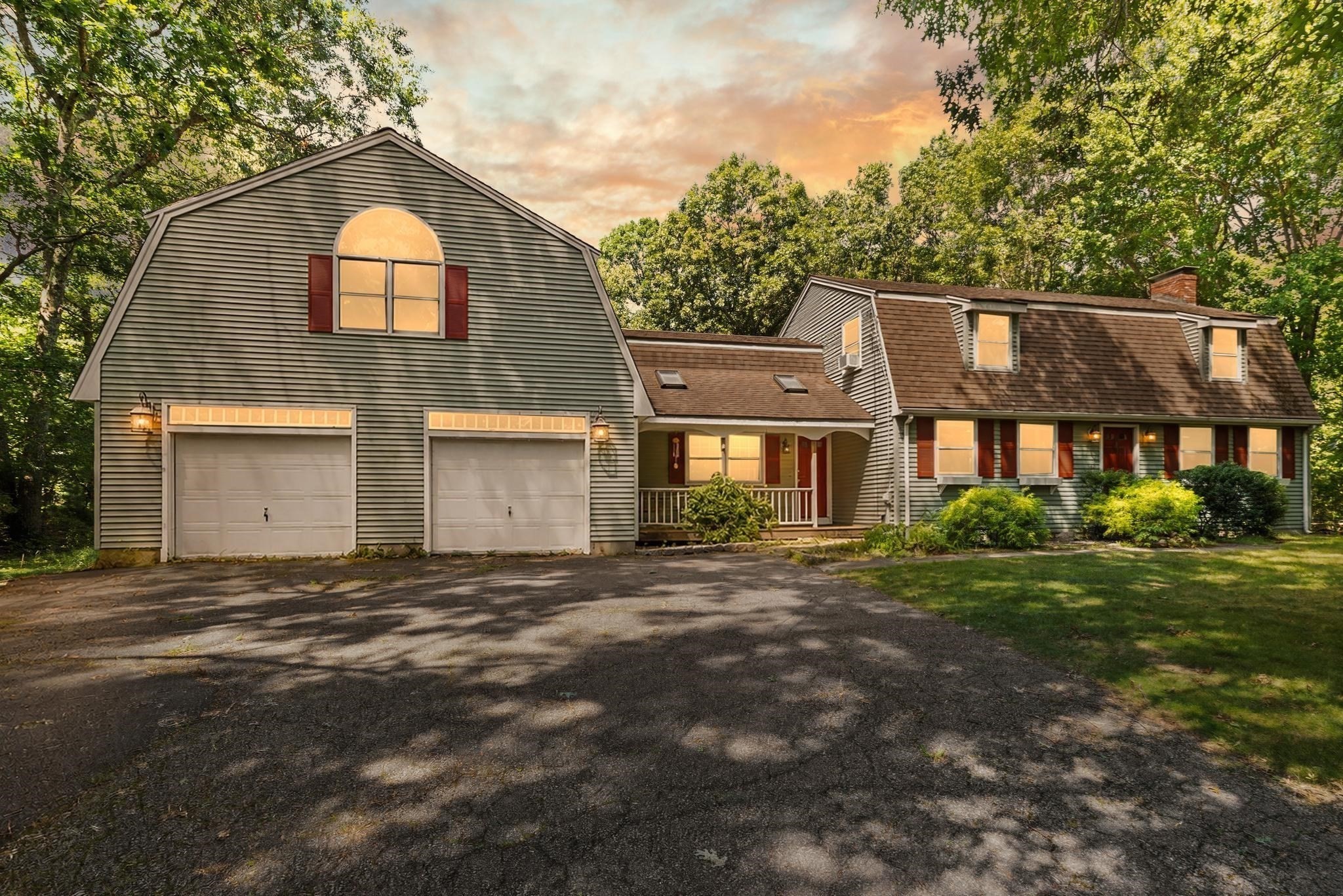 42 Summer St, Foxboro, MA 02035