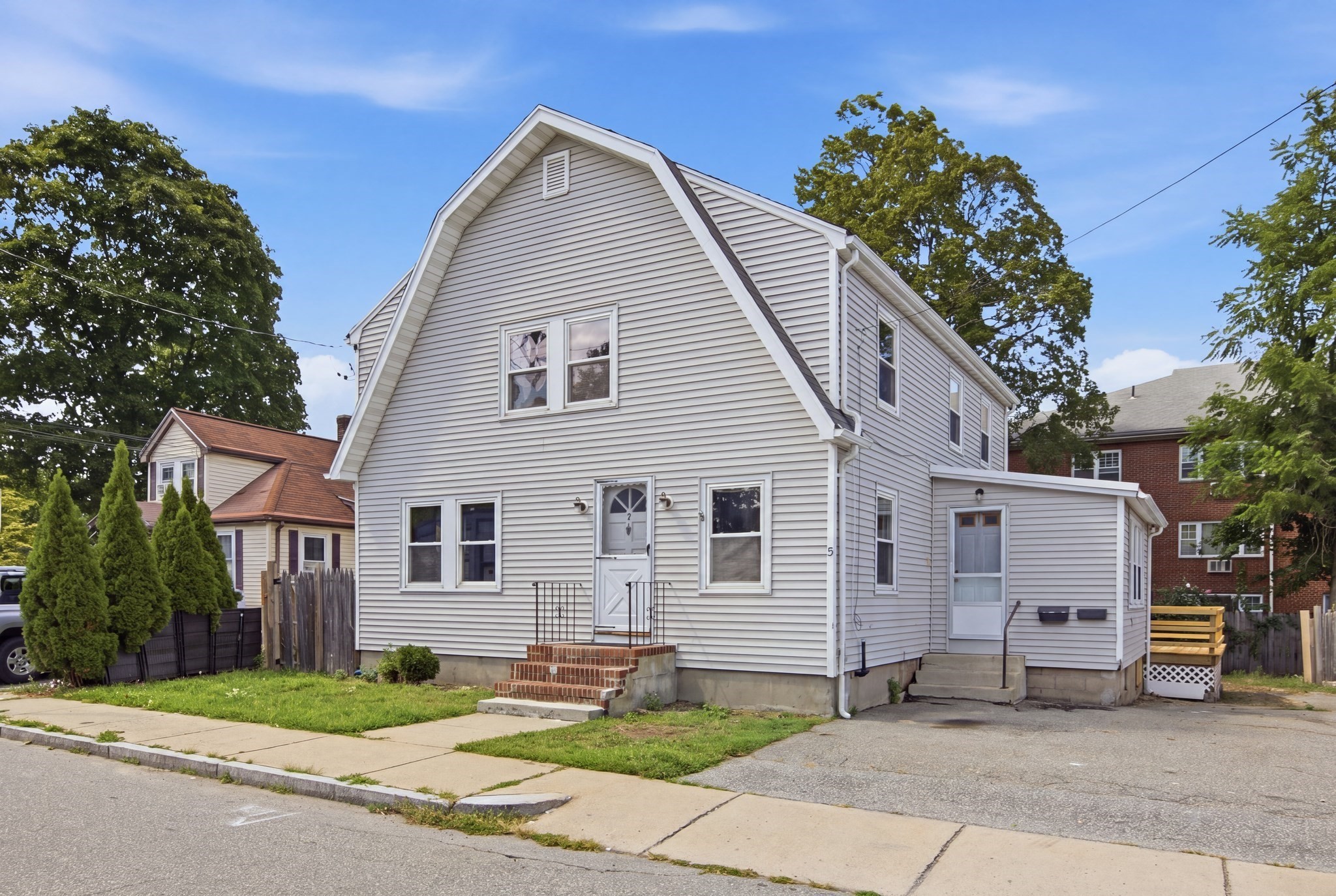 3 Nichols St, Woburn, MA 01801