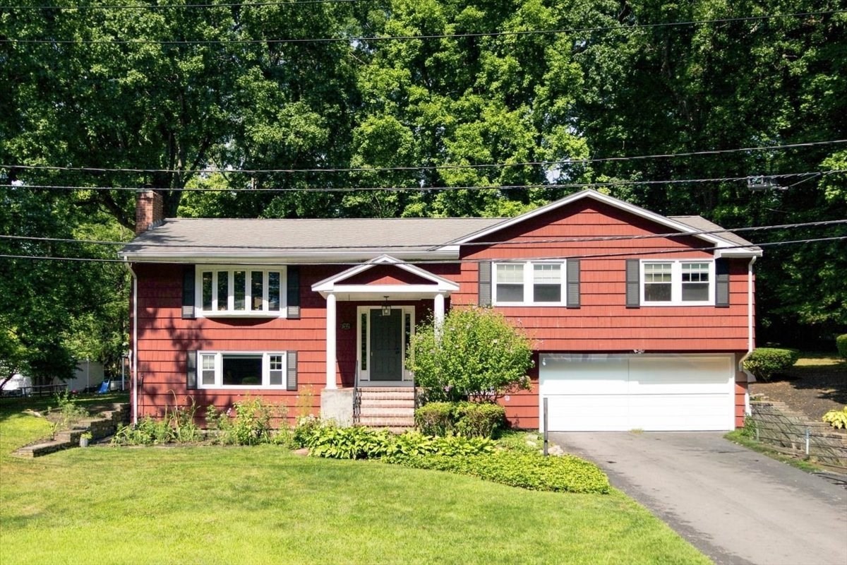 76 Westover Pkwy, Norwood, MA 02062