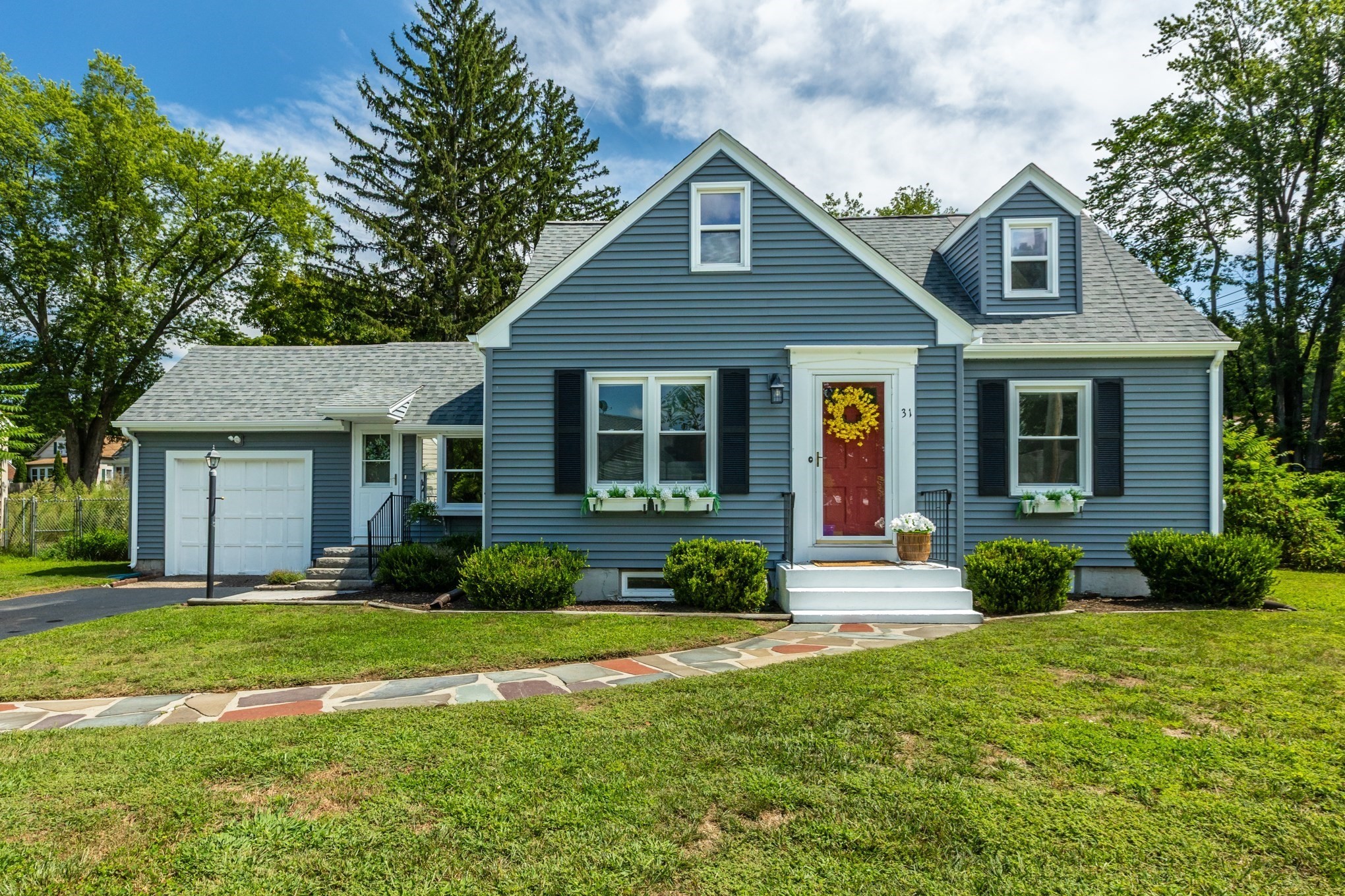 31 Thompson St, East Longmeadow, MA 01028