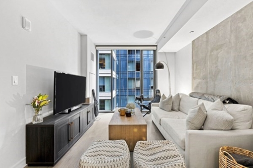 55 Lagrange, Apt 802