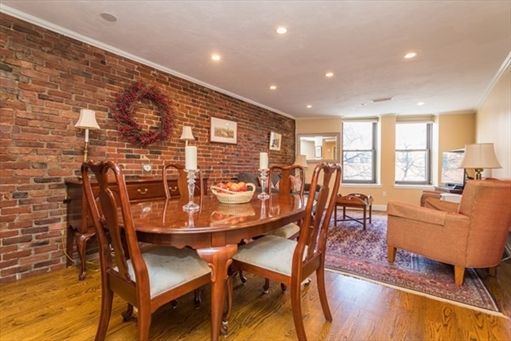 386 Commercial St, Apt 3E