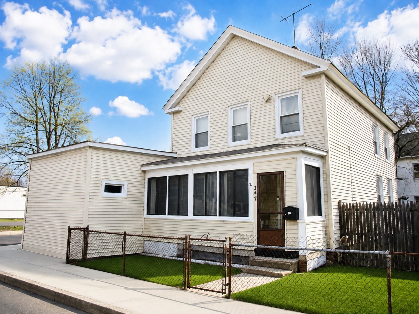 145 Hancock St, Springfield, MA 01109