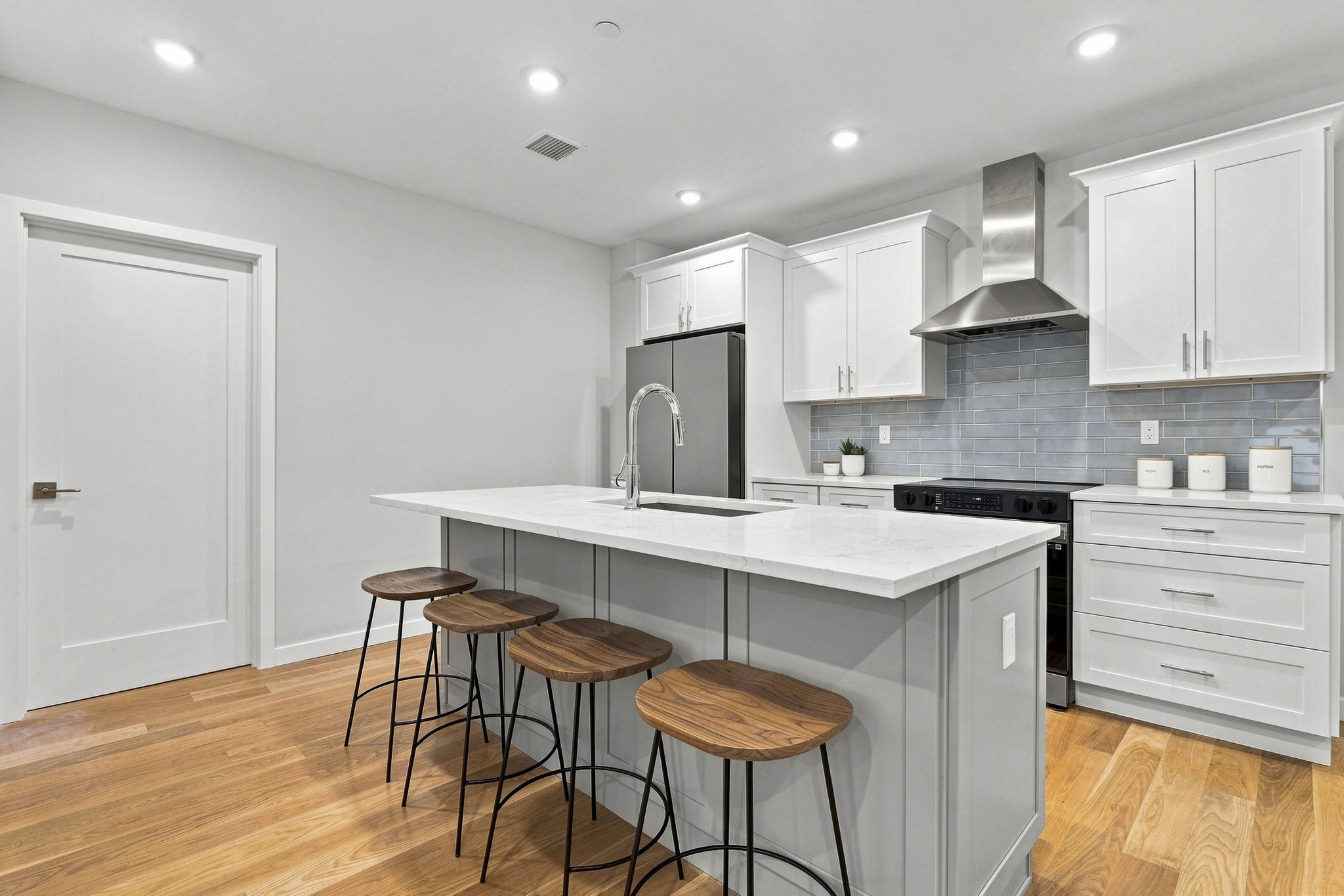 267 Old Colony Unit 206, Boston - South Boston, MA 02127