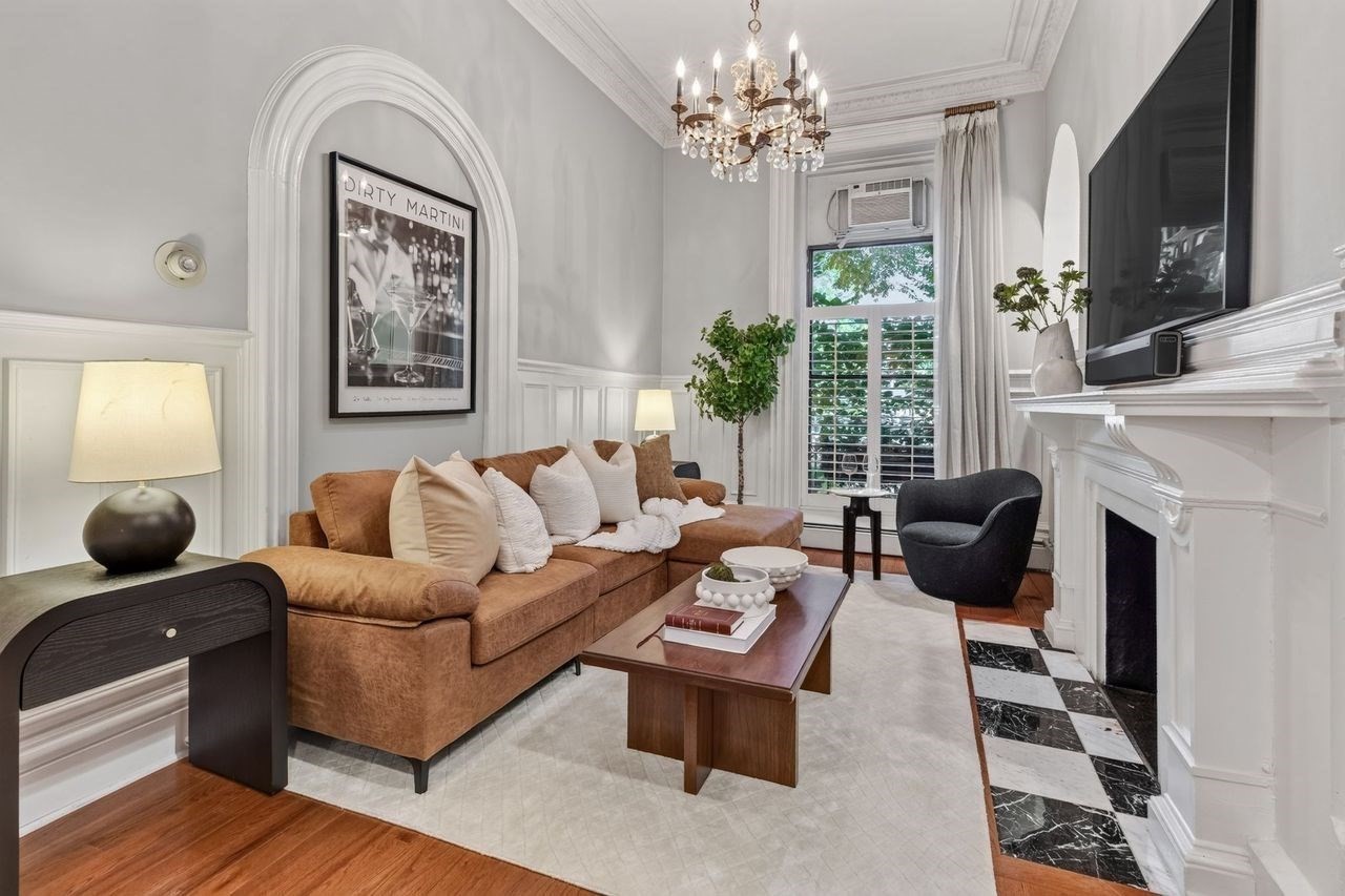 103 Beacon St Unit 1, Back Bay, Boston, MA 02116