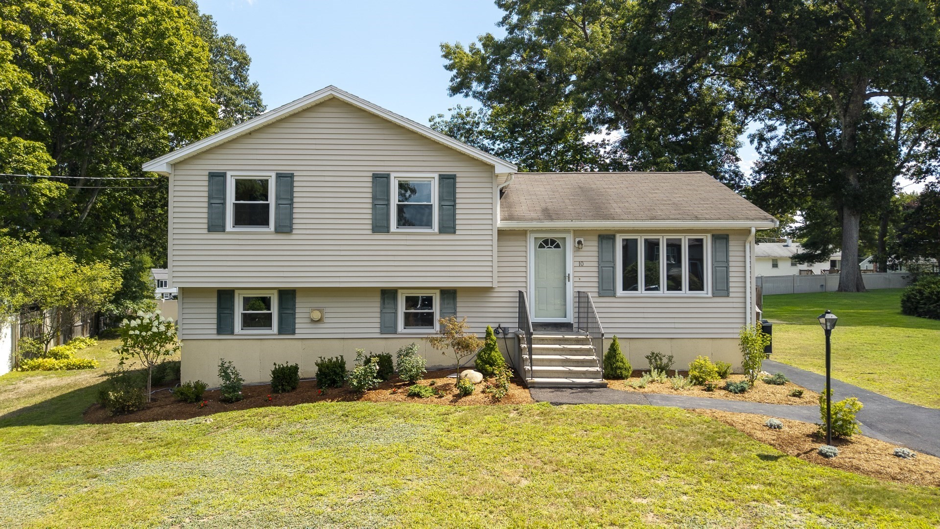 10 Chester Rd, Billerica, MA 01821
