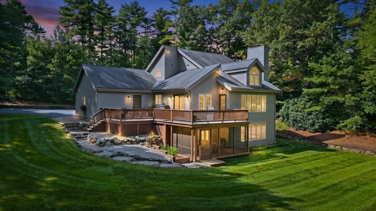 182 High St, Carver, MA 02330