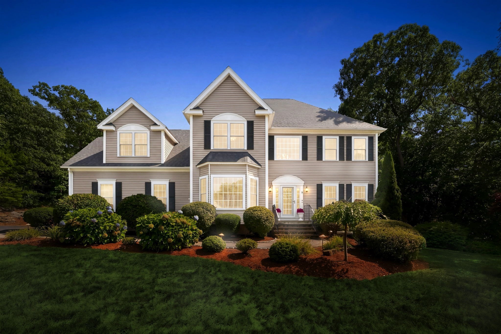 13 Larkin Ln, Hopedale, MA 01747