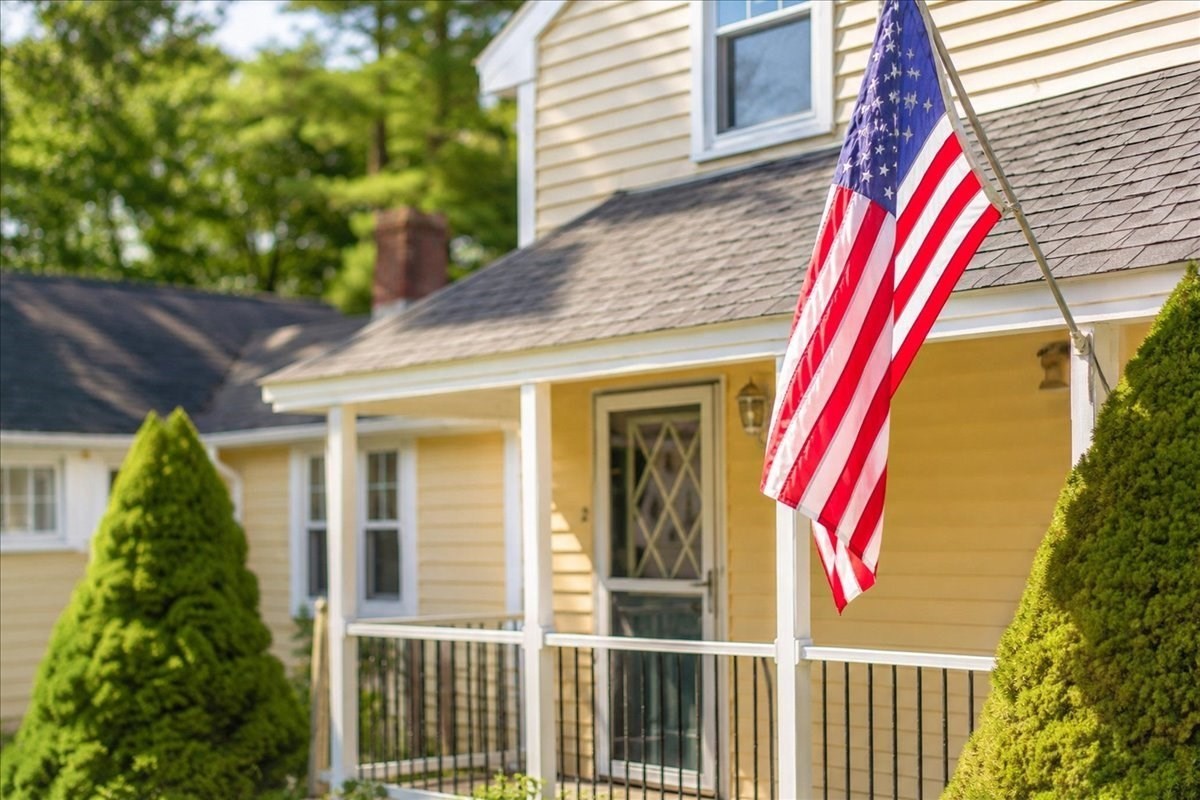 2 Bartlett Ave, Duxbury, MA 02332
