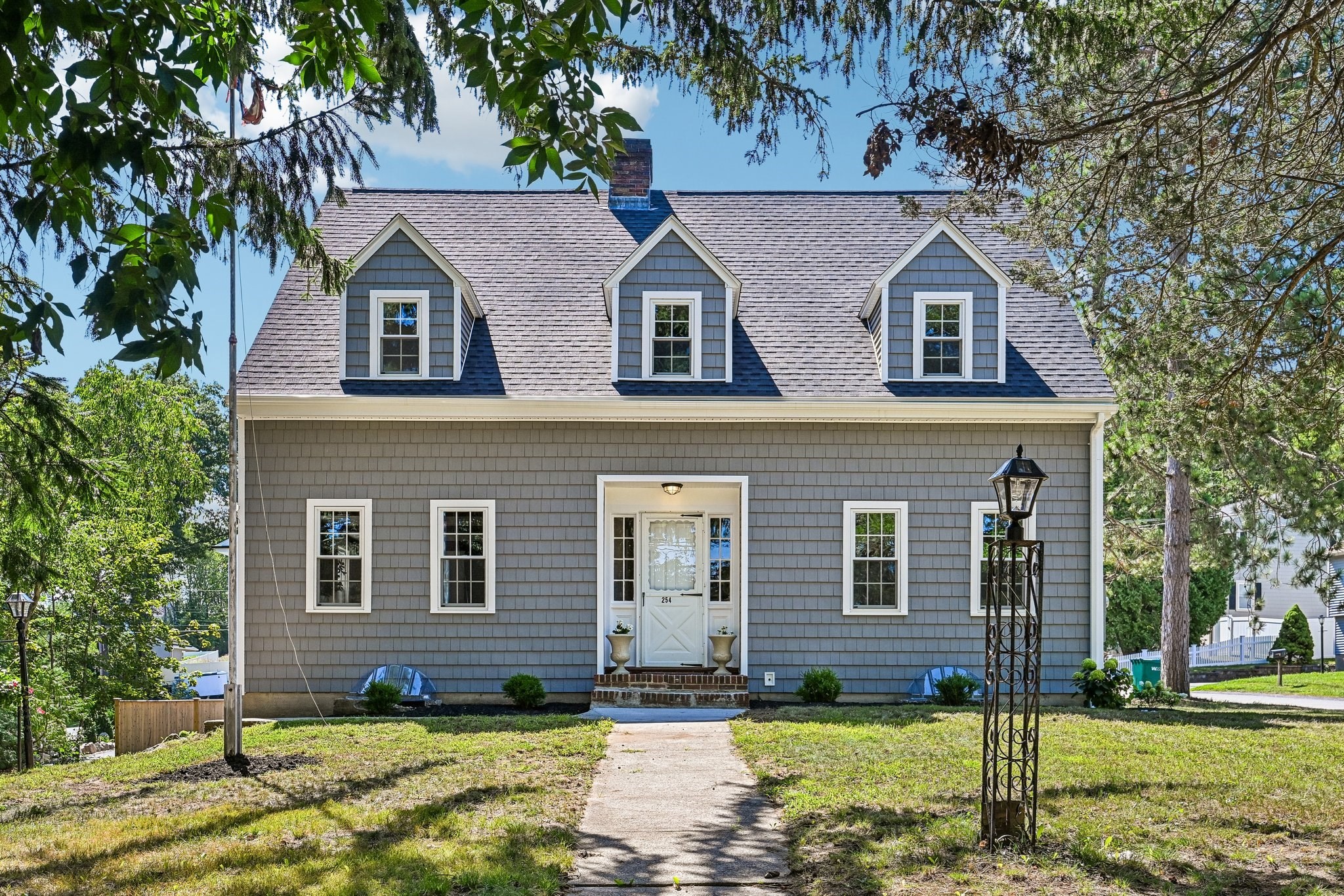 254 Russell St, Woburn, MA 01801