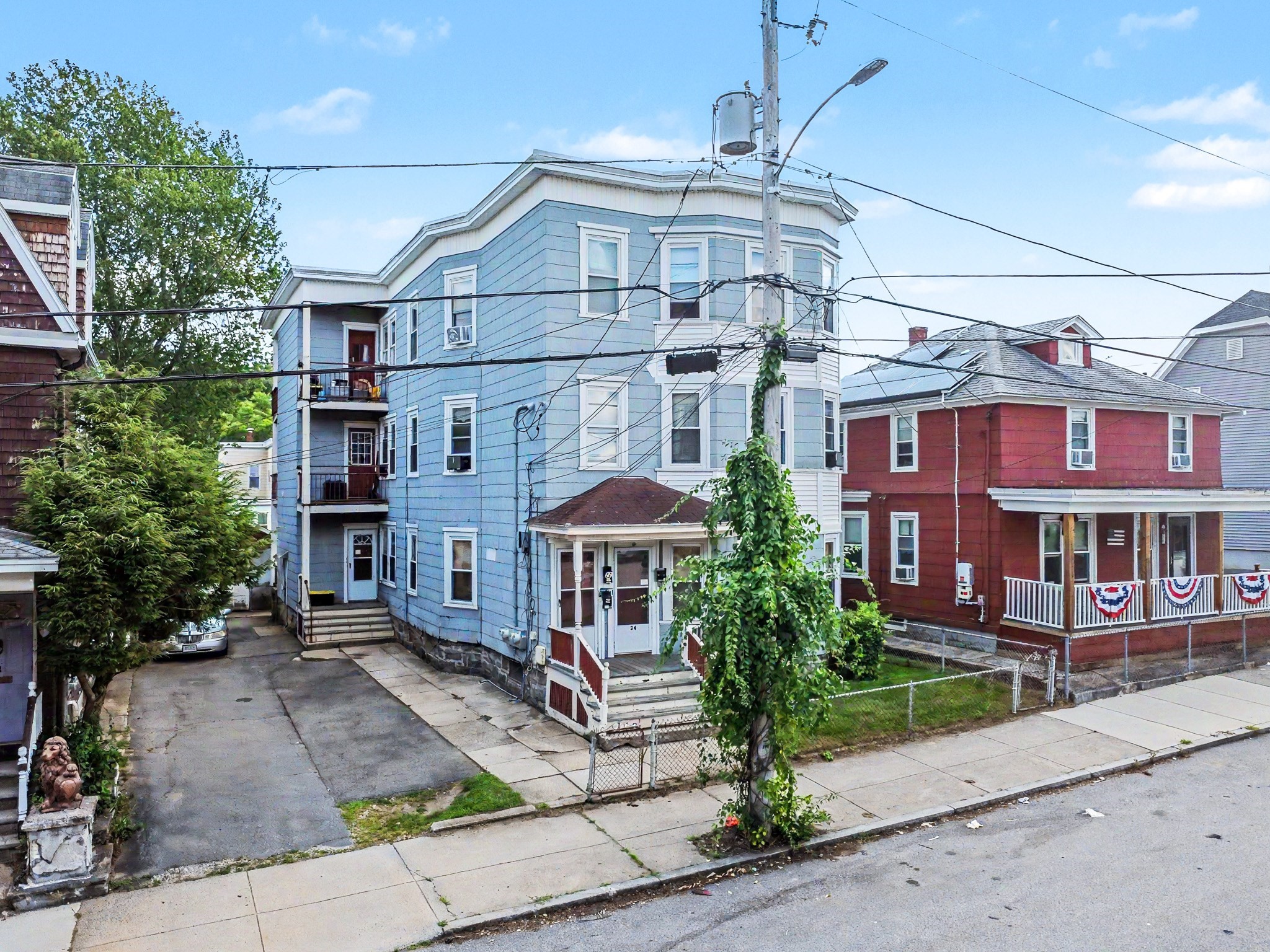 22 Hawley St, Lawrence, MA 01843