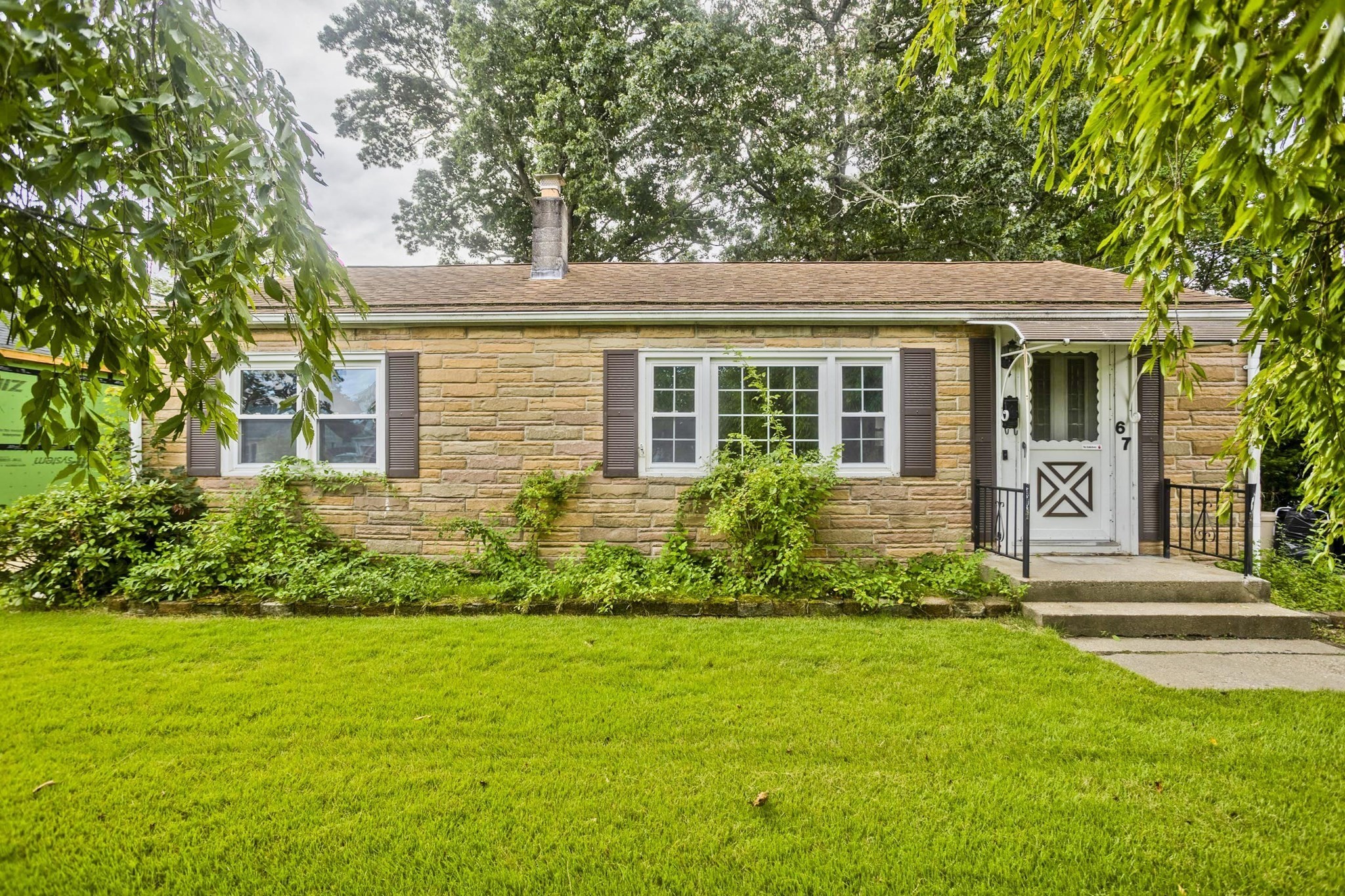67 Warwick Rd, Chicopee, MA 01020
