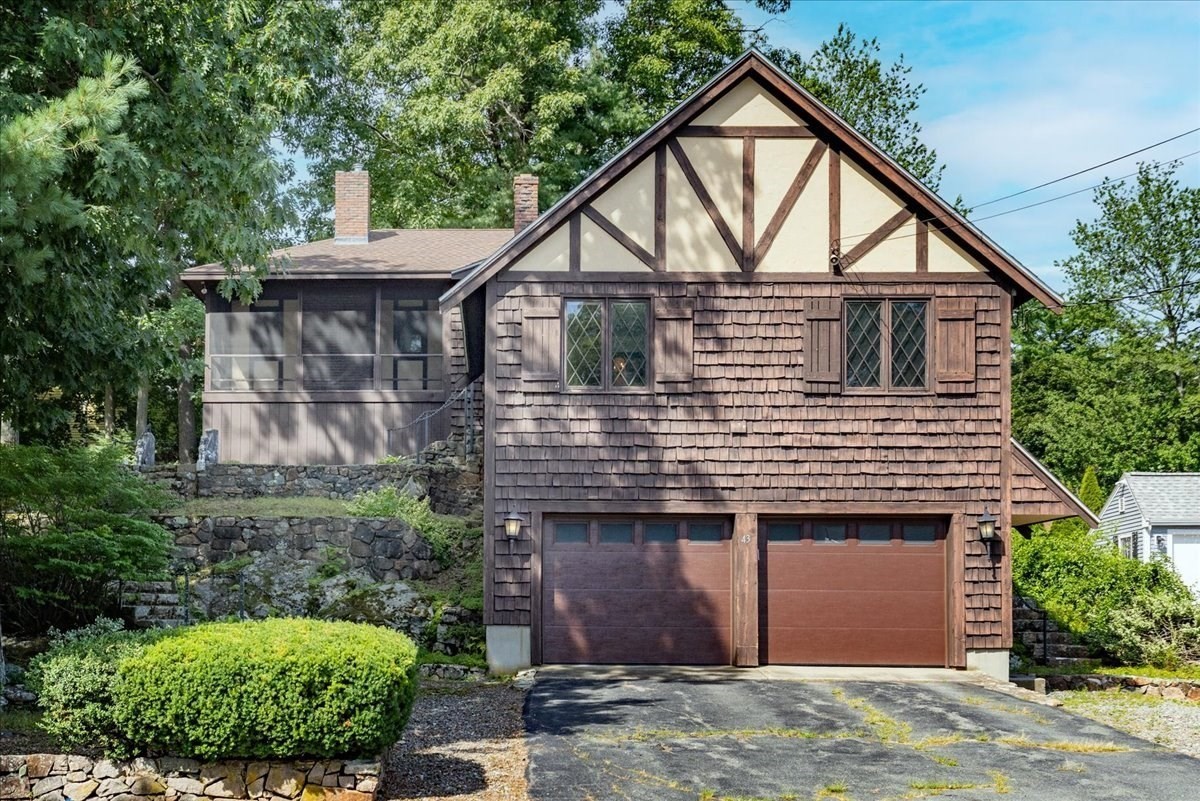 43 Ledgewood Dr, Danvers, MA 01923