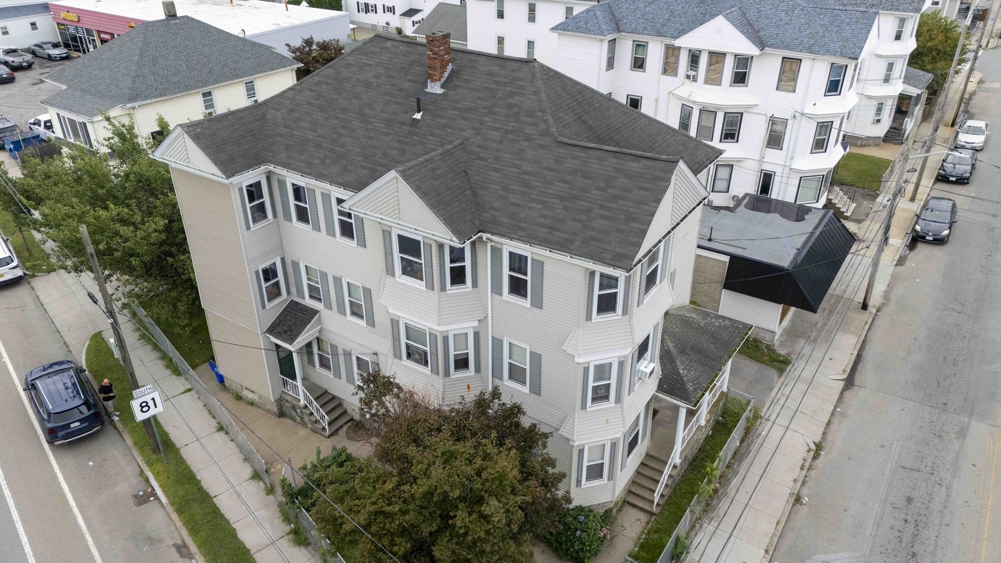 1025 Globe St, Fall River, MA 02724
