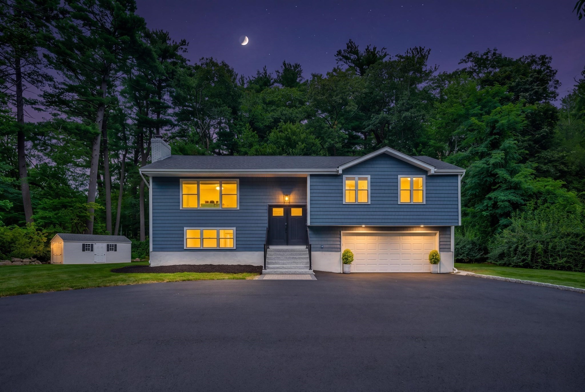 8 Willowdale Dr, Lynnfield, MA 01940