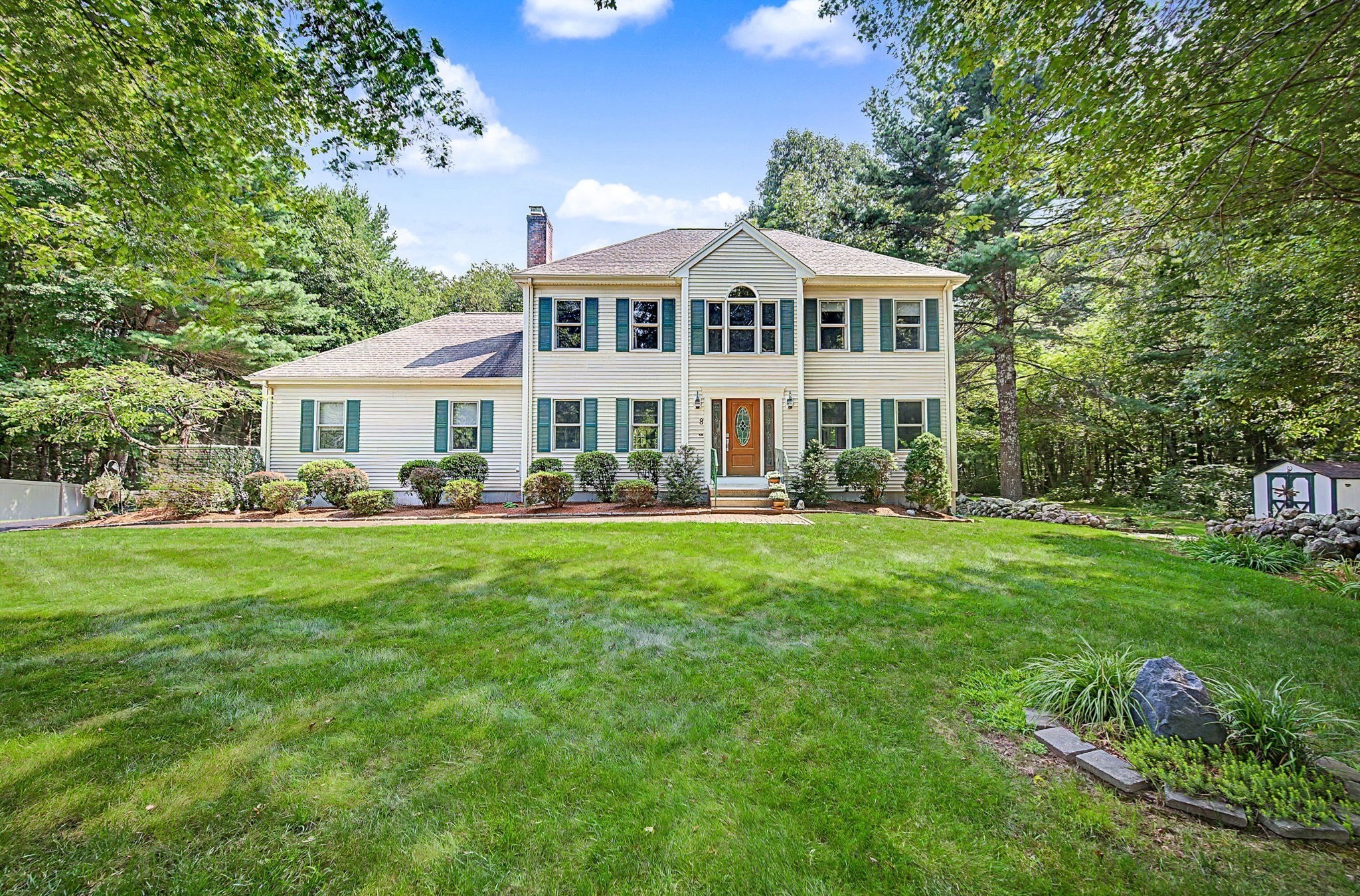 8 Vincent Rd, Mendon, MA 01756