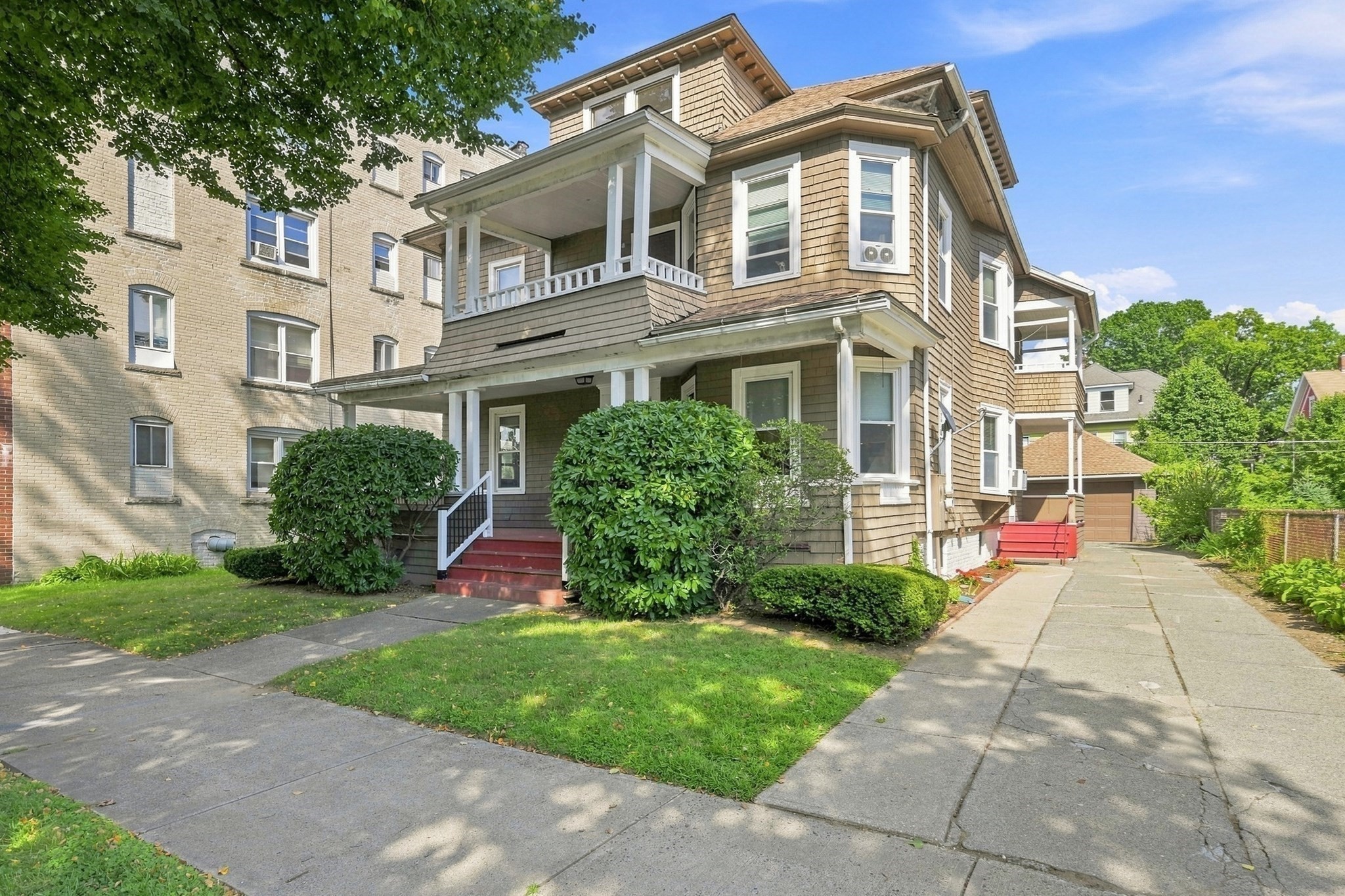 33 Kenwood Ter, Springfield, MA 01108