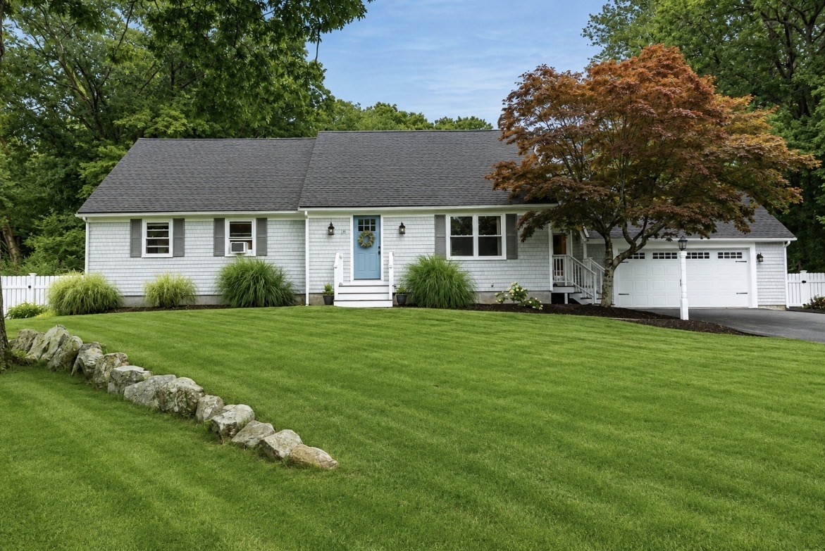 13 Old Powder House Rd, Lakeville, MA 02347