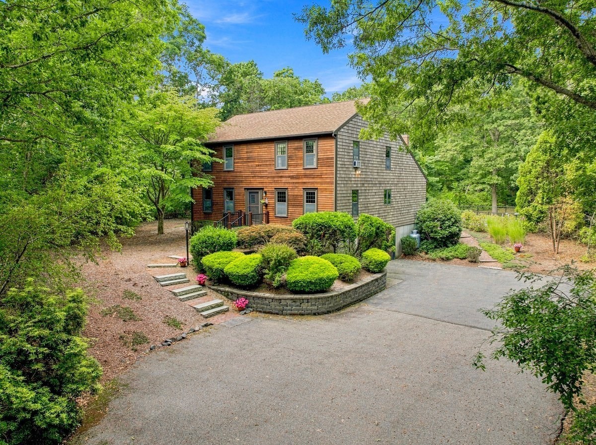 43 E Russell Mills Rd, Plymouth, MA 02360