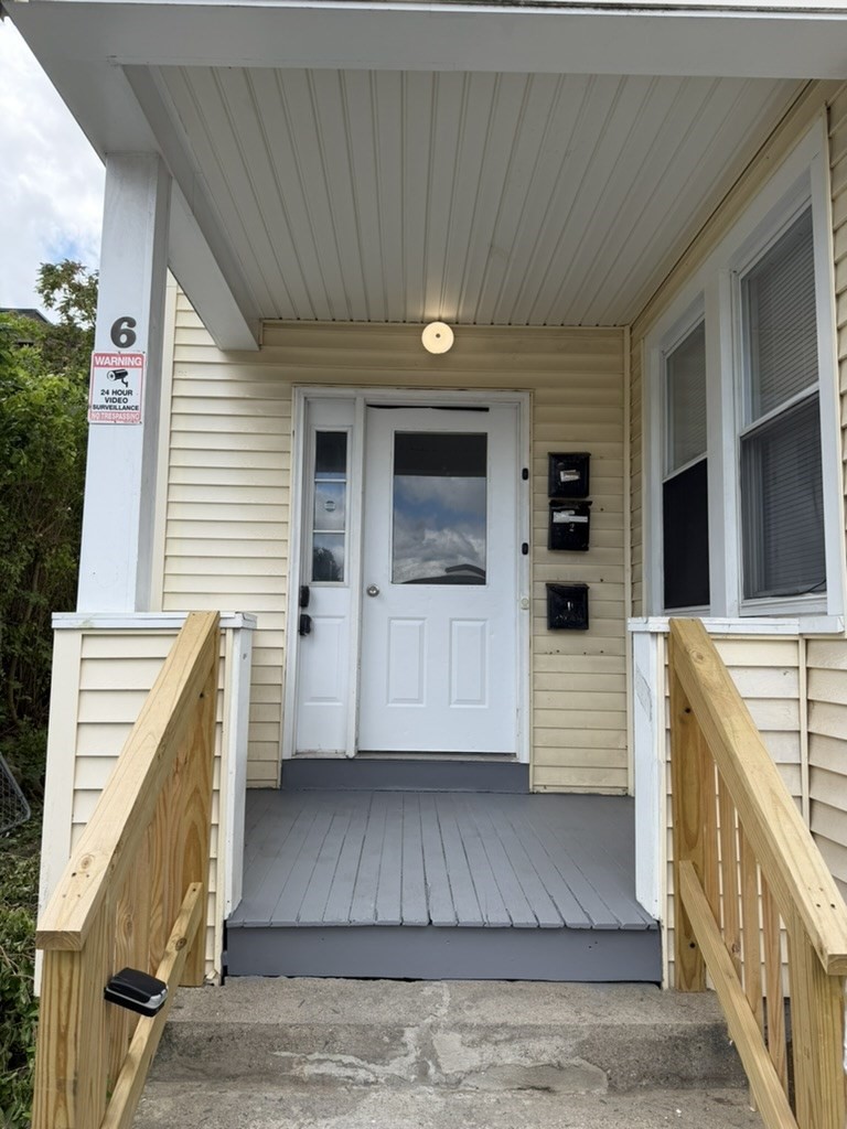 6 Dorchester St, Worcester, MA 01610