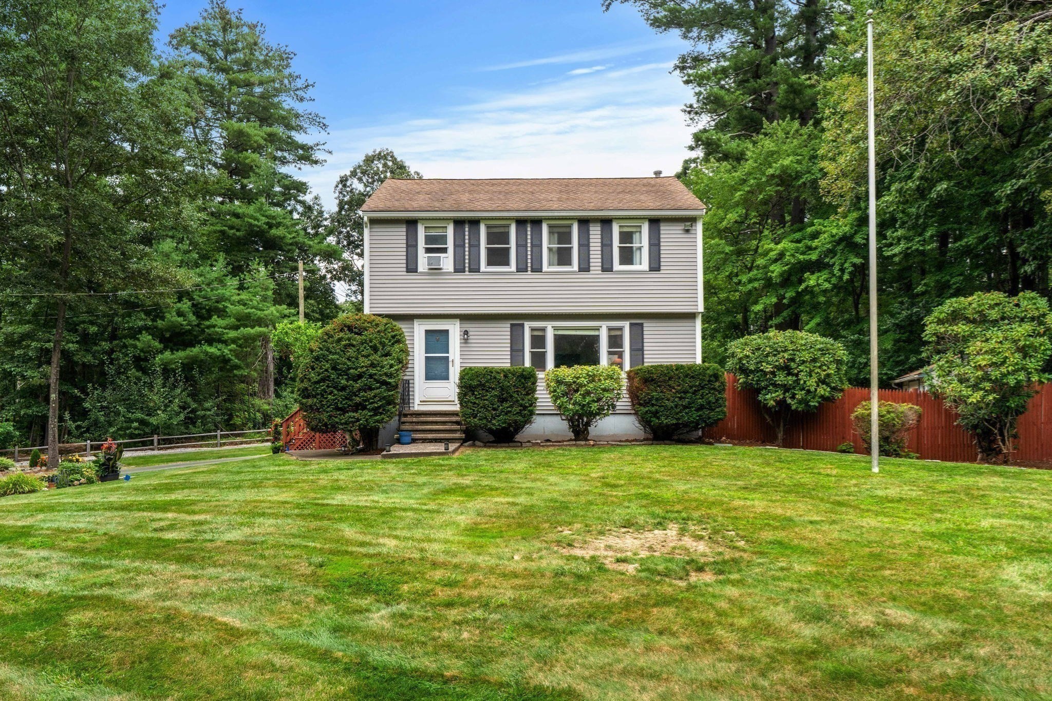 82 Keystone Ln, Billerica, MA 01821