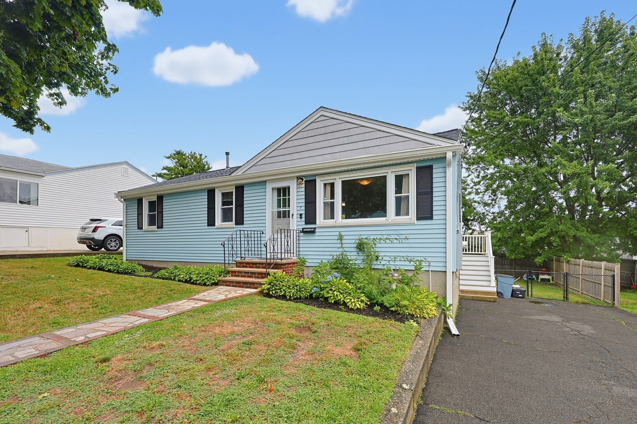 7 Haskell Pl, Peabody, MA 01960