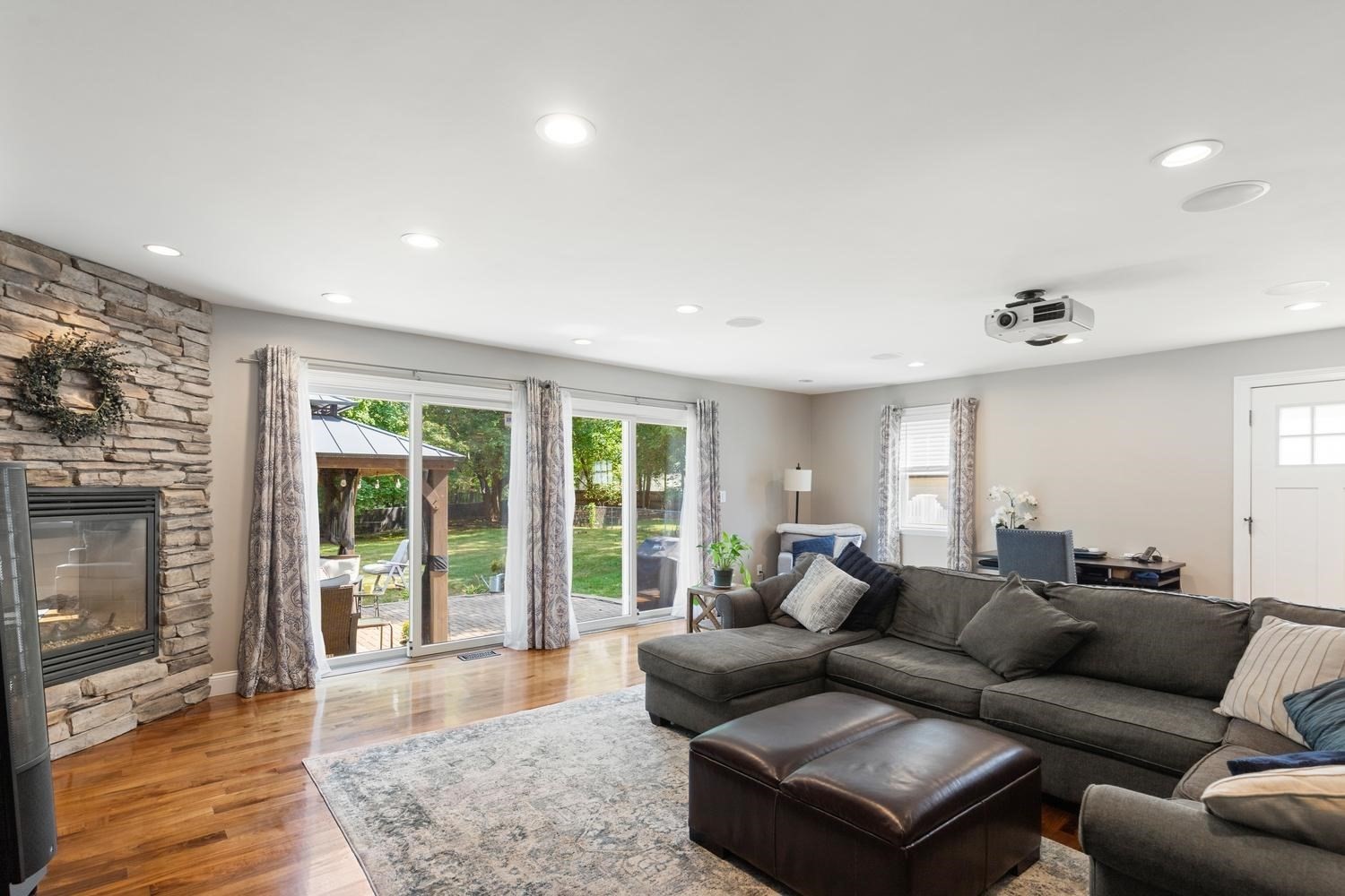 33 Griffin Rd, Peabody, MA 01960