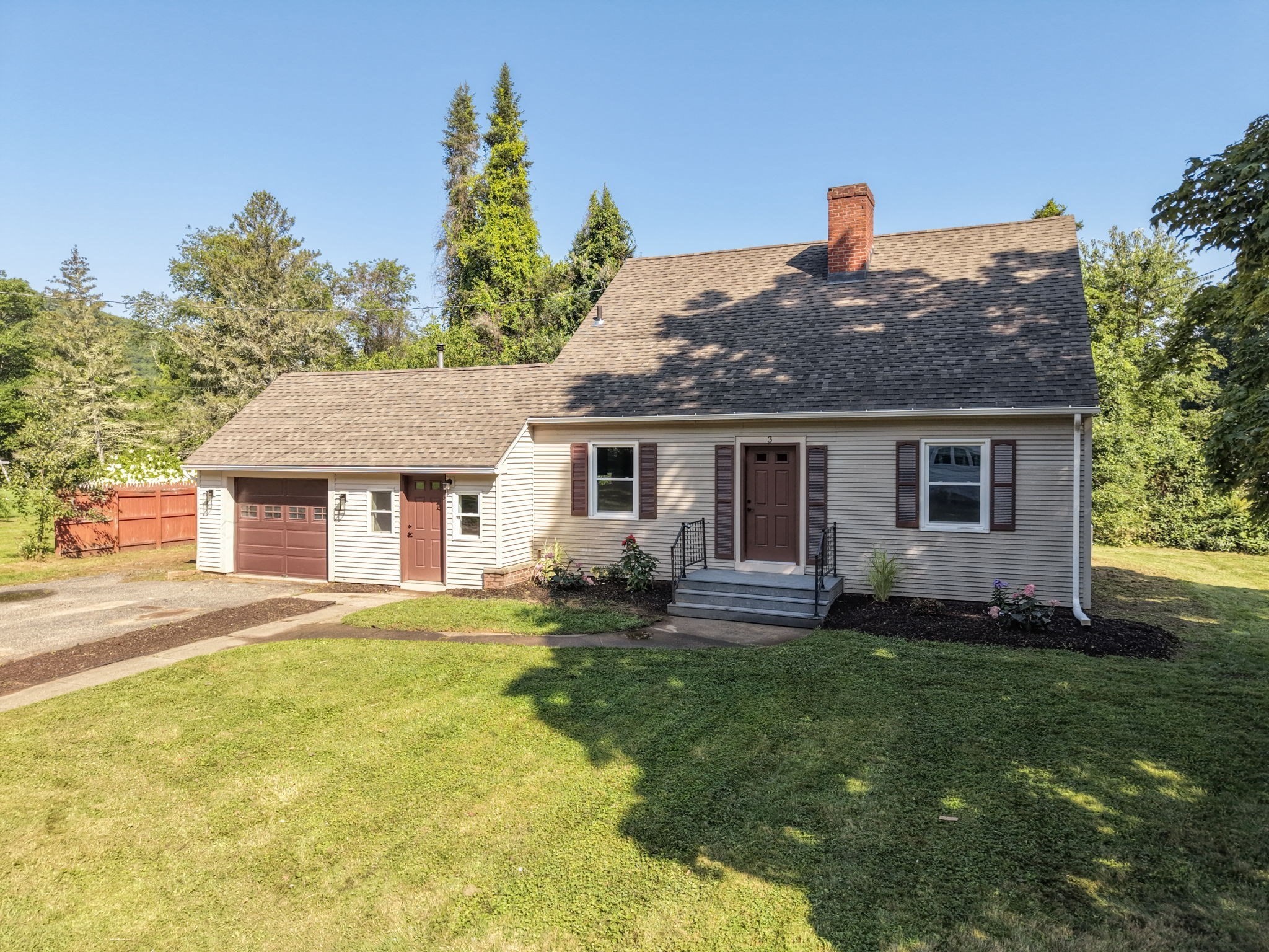 3 Maplelawn Dr, Monson, MA 01057
